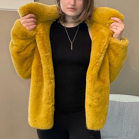 🧸💛 Cozy Chic Teddy Coat in Yellow Gold 💛🧸 - Picture 4 of 5